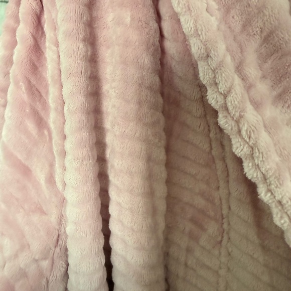 Tahari Soft Pink Lounge Robe - Picture 6 of 8